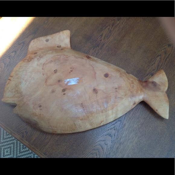 Wooden scooped out fish serving piece. Perfect for serving snacks or as decor. - Picture 4 of 4